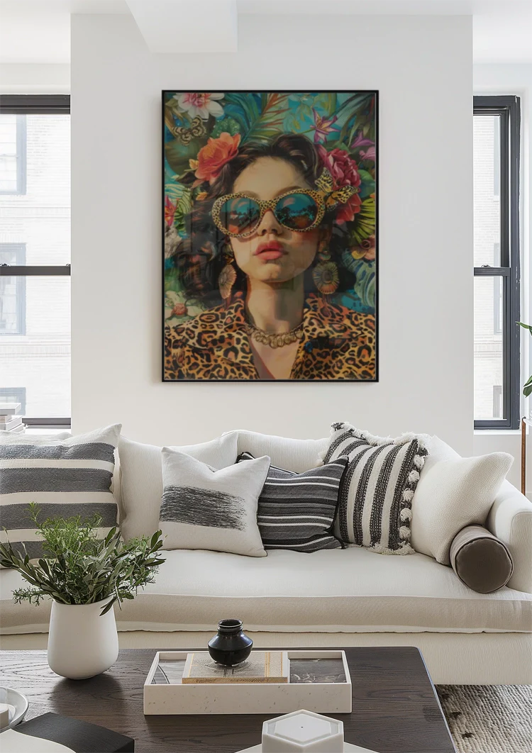 Stilvolle Frau Schmetterlingsbrille Leopardenmuster Tropische Blumen Glamouröses Gemälde