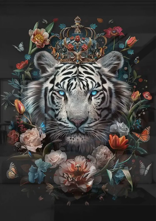 Witte tijger met bloemenkroon canvas schilderij aan de muur boven het bed in de slaapkamer