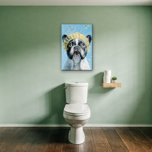 Franse bulldog met badmuts canvas schilderij aan de muur boven het toilet