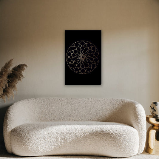Gouden geometrische cirkel canvas schilderij aan de muur boven de bank in de woonkamer