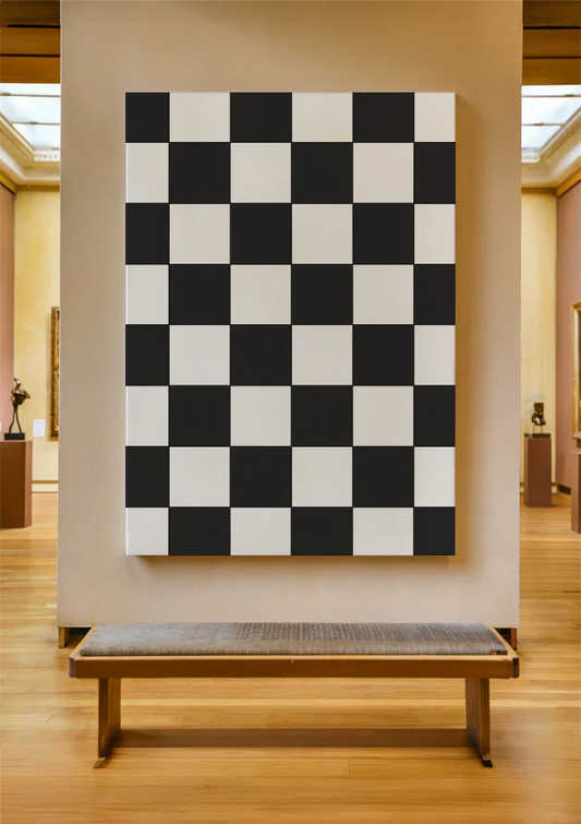 Zwart wit dambordpatroon canvas schilderij aan de muur in de hal