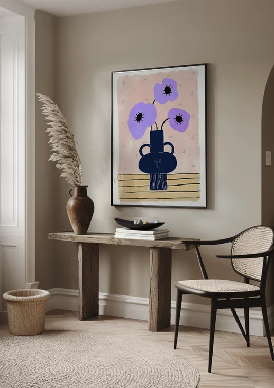 Lavendelbloemen in een vaas canvas schilderij boven het bed in de slaapkamer