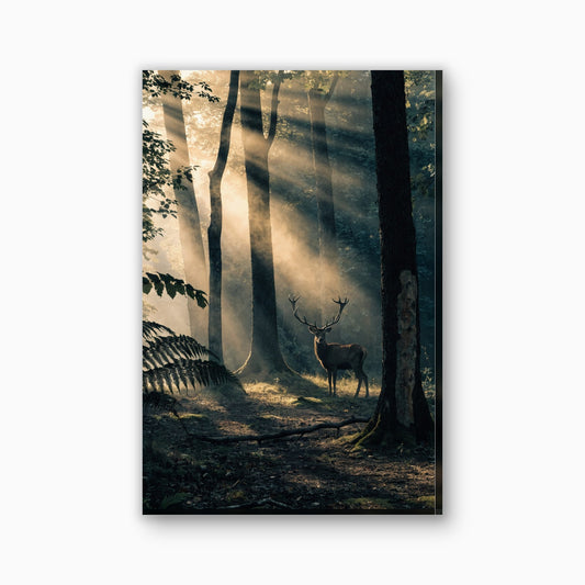 Hert in het mistige bos canvas schilderij in grijsgroen en goud