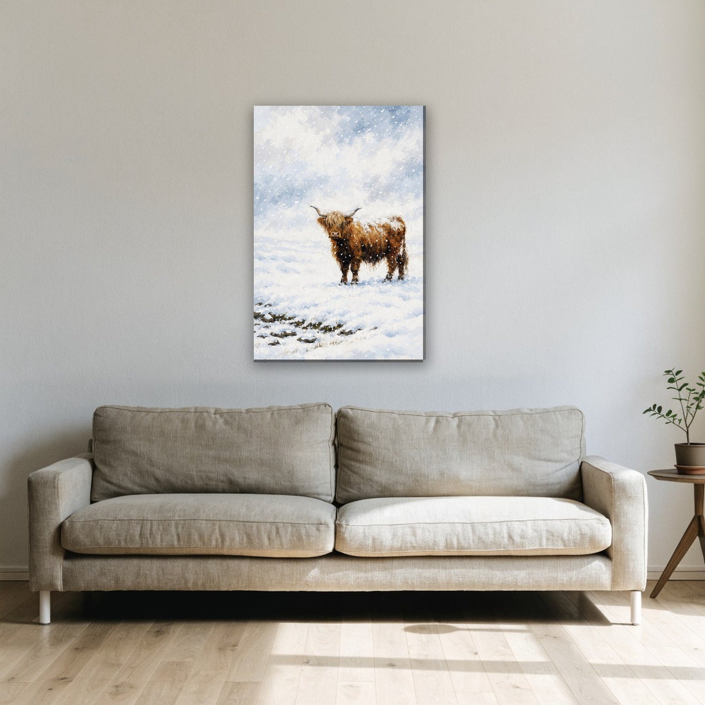 Hooglander in de sneeuw canvas schilderij aan de muur boven de bank in de woonkamer