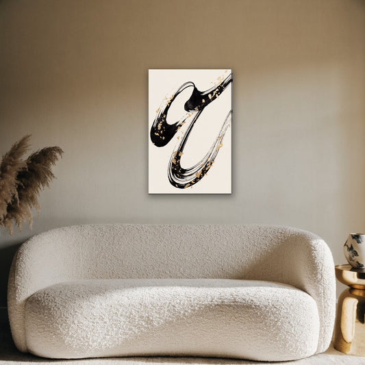Kalligrafische penseelstreek canvas schilderij aan de muur boven de bank in de woonkamer