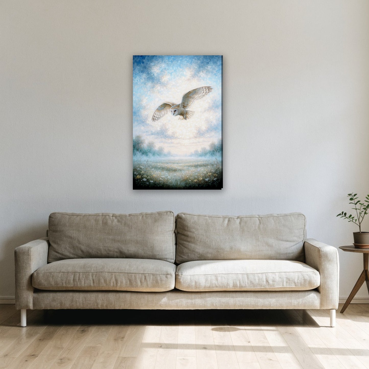 Kerkuil in vlucht canvas schilderij aan de muur boven de bank in de woonkamer