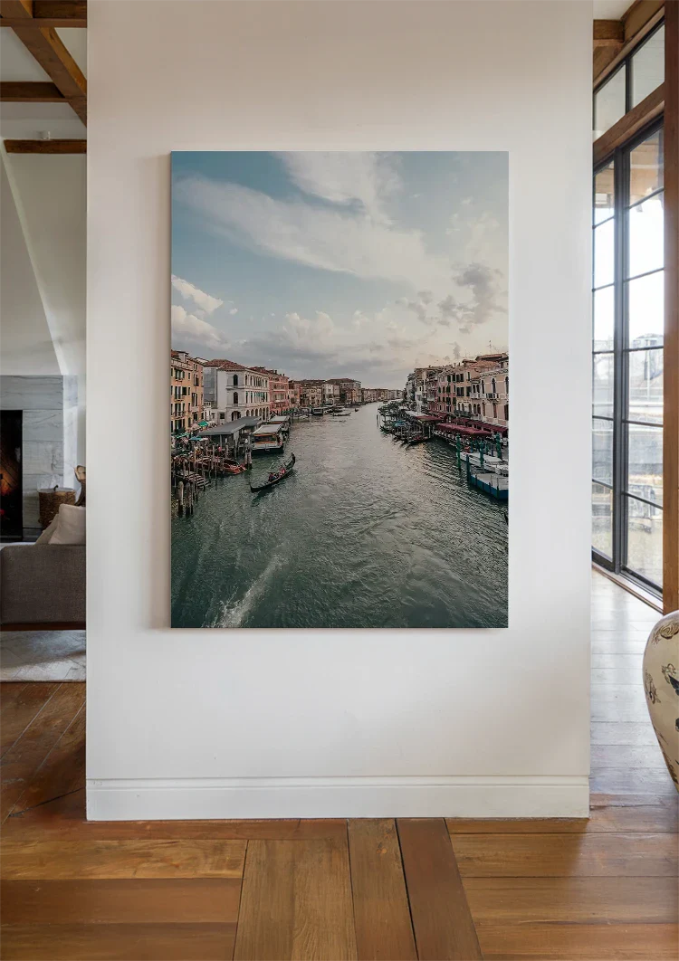 Canal Grande Venetië Gondelvaart Kleurrijke Gebouwen Bewolkte Lucht Schilderij