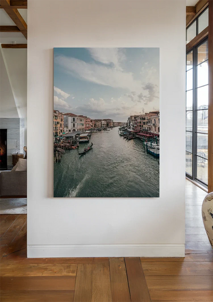 Canal Grande Venetië Gondelvaart Kleurrijke Gebouwen Bewolkte Lucht Schilderij