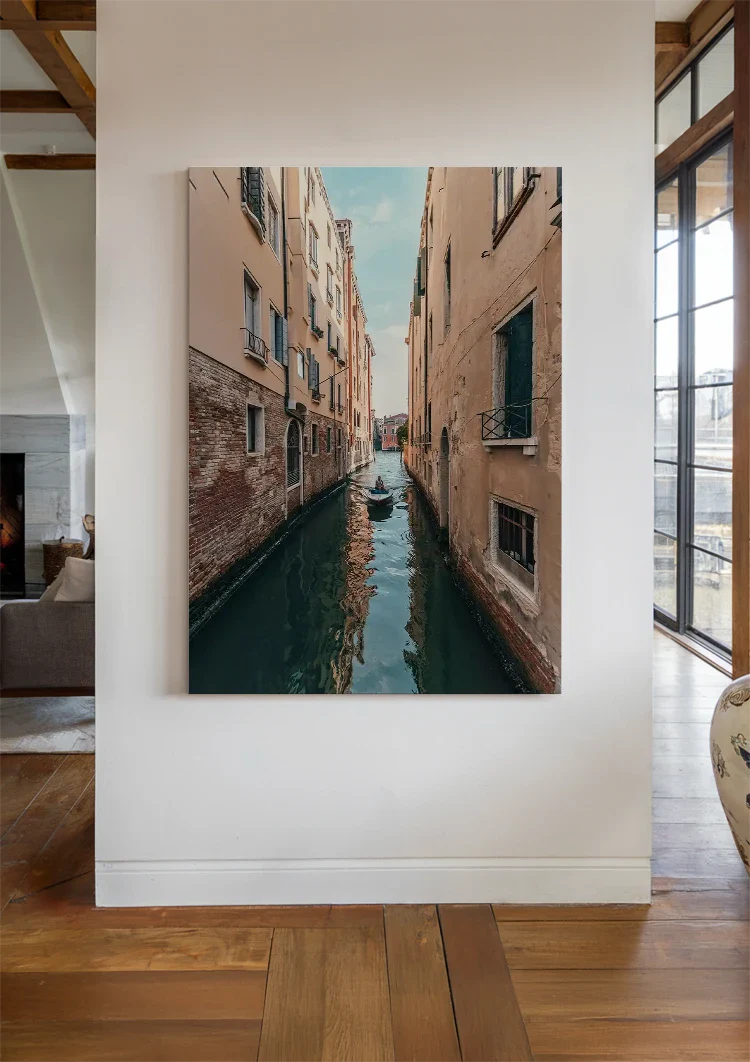 Schmales venezianisches Kanal Terrakotta-Gebäude Gondel Stille Venedig Gemälde