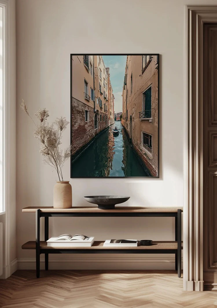 Schmales venezianisches Kanal Terrakotta-Gebäude Gondel Stille Venedig Gemälde