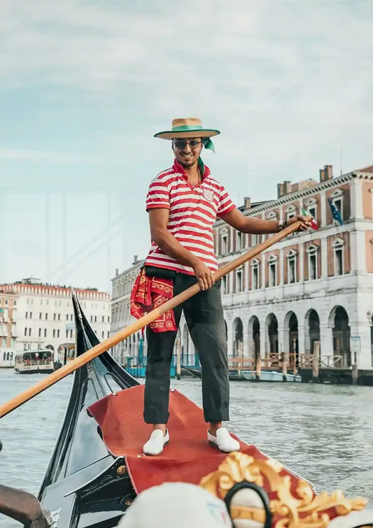 Gondolier w Wenecji obraz na płótnie nad łóżkiem w sypialni.