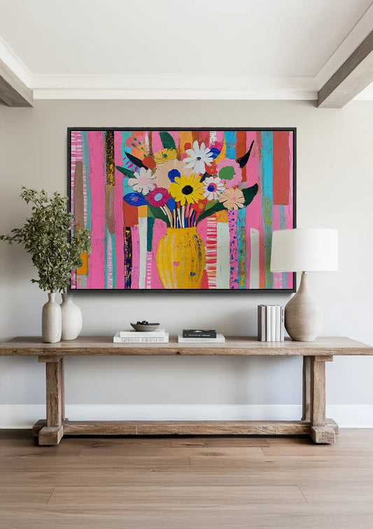 Bloemen canvas schilderij hangt aan de muur in de hal