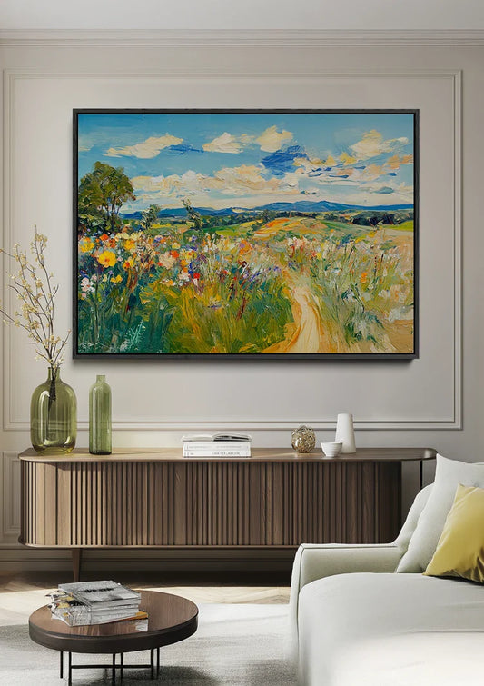 Bloeiend veld canvas schilderij aan de muur boven het bed in de slaapkamer