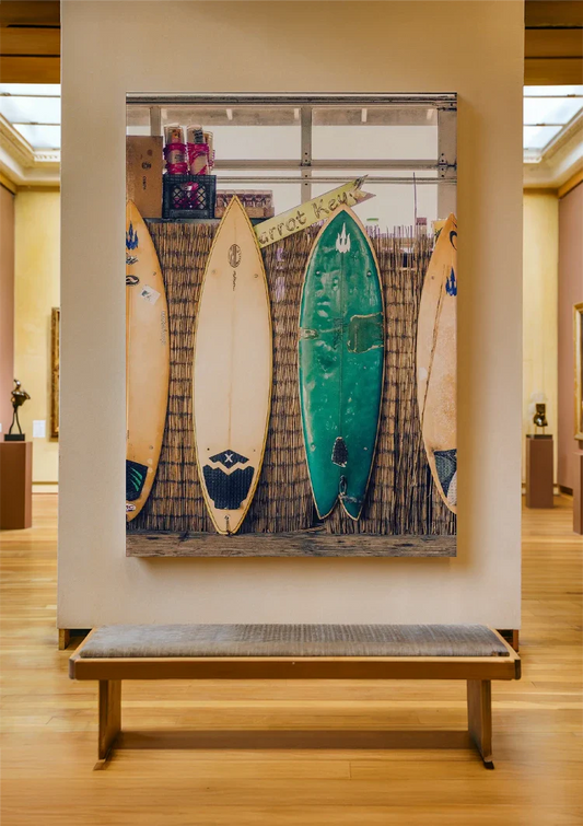 Kleurrijke surfplanken canvas schilderij boven het bed in de slaapkamer