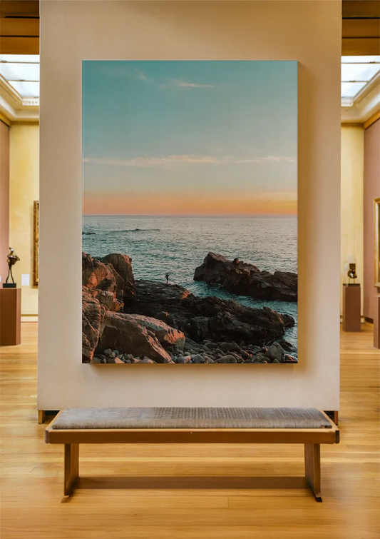 Rotsachtige Kust Bij Zonsondergang Wilde Zee Gouden Lucht Canvas Schilderij