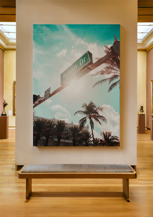 Palmbomen bij het straatbord canvas schilderij aan de muur in de hal