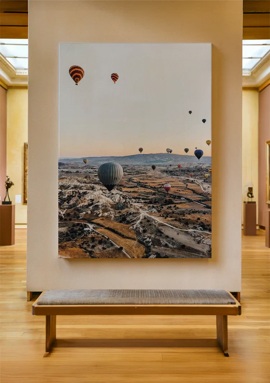 Luchtballonnen bij zonsondergang canvas schilderij aan de muur in de hal