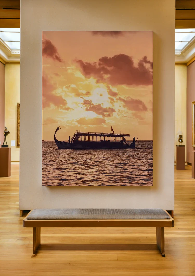 Boot Silhouette Goldener Sonnenuntergang Orangefarbener Wolkenhimmel Wasser Romantisches Gemälde