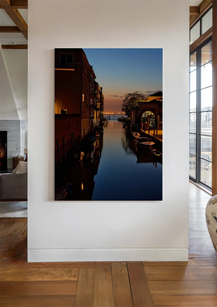 Sonnenuntergang über venezianischem Kanal mit goldener Spiegelung Gemälde