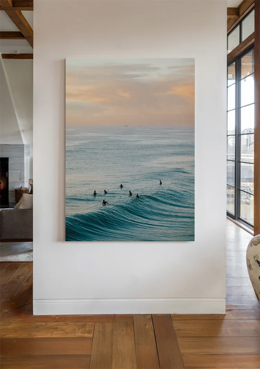 Zwemmers in zee canvas schilderij aan de muur boven het bed in de slaapkamer