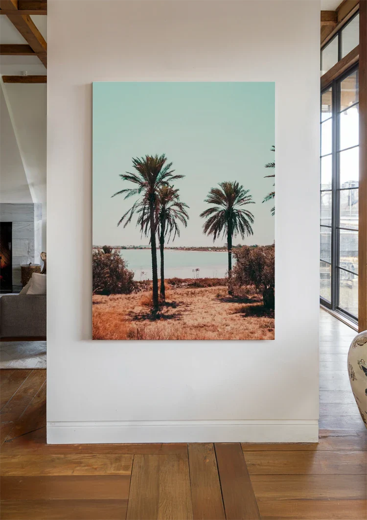 Zwei Palmen vor Pastellblauem Himmel Tropisches Sommergemälde