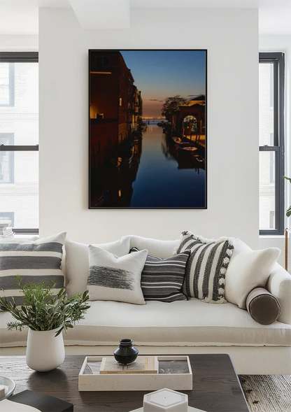 Sonnenuntergang über venezianischem Kanal mit goldener Spiegelung Gemälde
