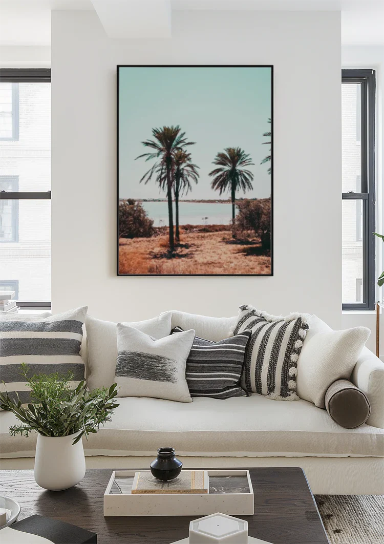 Zwei Palmen vor Pastellblauem Himmel Tropisches Sommergemälde