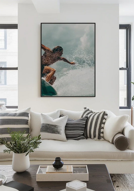 Surfer in actie op een golf canvas schilderij aan de muur in de hal