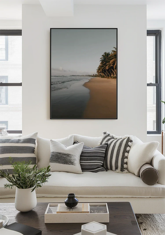 Rustig strand met palmbomen canvas schilderij boven het bed in de slaapkamer
