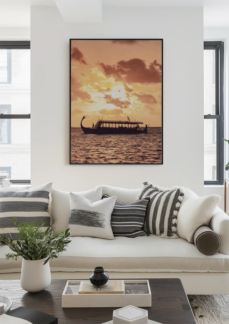 Boot Silhouette Goldener Sonnenuntergang Orangefarbener Wolkenhimmel Wasser Romantisches Gemälde