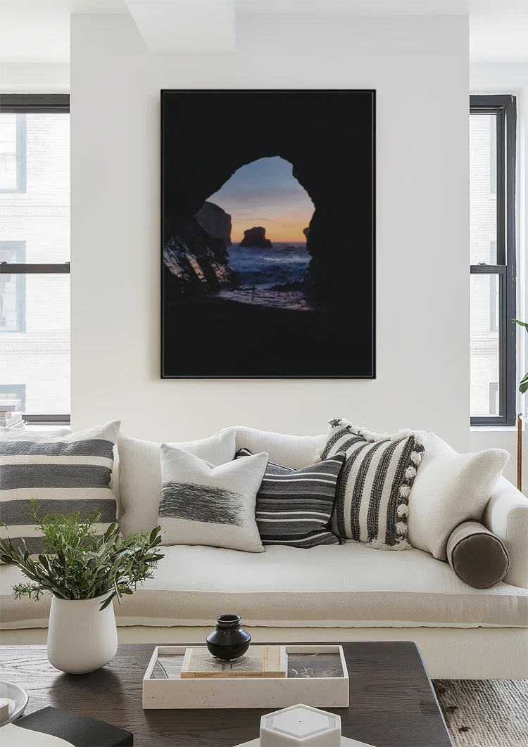 Felsgrotte mit Blick auf tosenden Ozean und Sonnenuntergang Gemälde