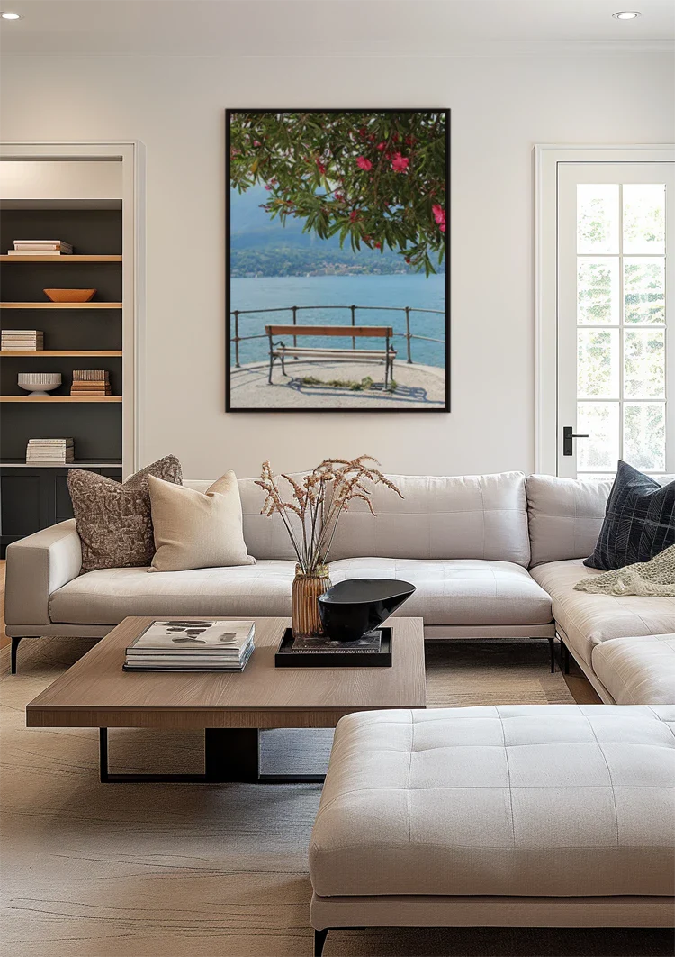 Roze Bloesemboom aan het Meer van Como met Bank en Bergpanorama Schilderij
