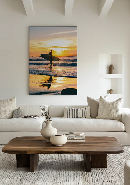 Surfer Op Strand Bij Gouden Zonsondergang Reflectie Schilderij