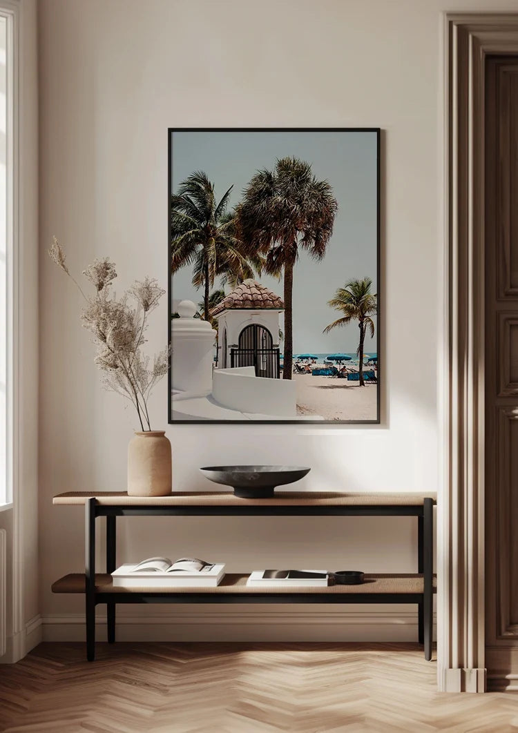 Hohe Palmen bei weißem Gebäude und blauem Meer Fort Lauderdale Gemälde