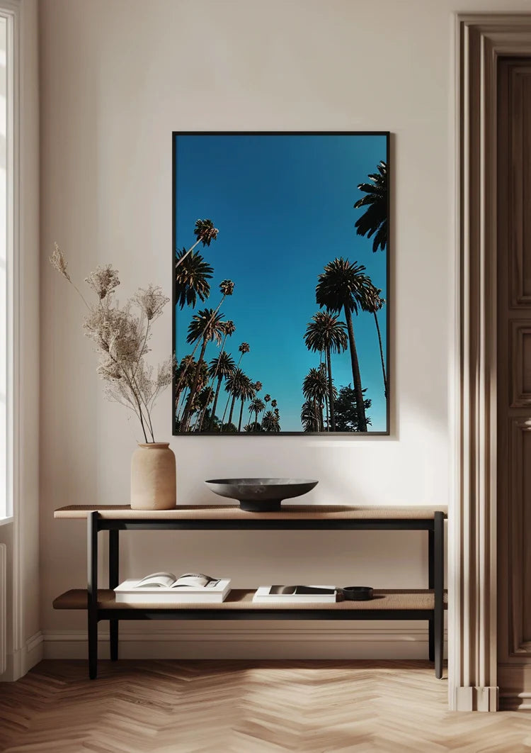 Hohe Palmen reichen in den klaren blauen Himmel, sonniger Tag, Gemälde