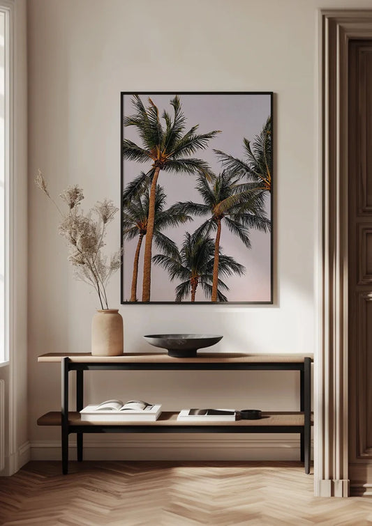 Palmbomen canvas schilderij aan de muur in de ruime hal