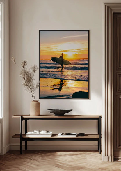 Surfer Op Strand Bij Gouden Zonsondergang Reflectie Schilderij