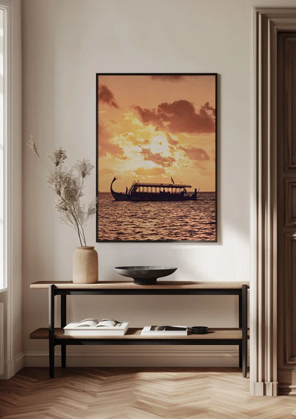 Boot Silhouette Goldener Sonnenuntergang Orangefarbener Wolkenhimmel Wasser Romantisches Gemälde