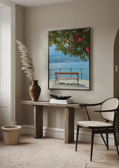 Roze Bloesemboom aan het Meer van Como met Bank en Bergpanorama Schilderij