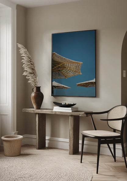 Geflochtene Strohschirme vor blauem Himmel Gemälde