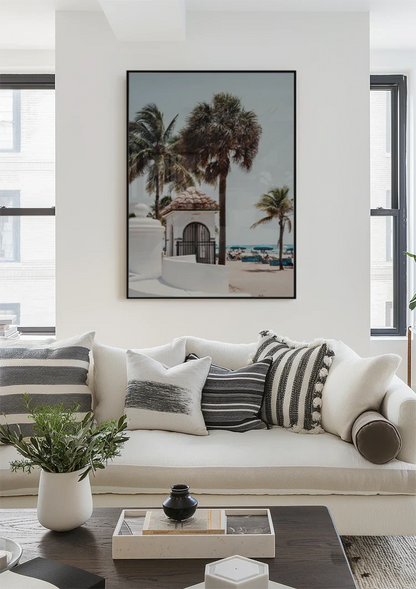 Hohe Palmen bei weißem Gebäude und blauem Meer Fort Lauderdale Gemälde