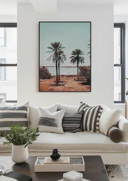 Zwei Palmen vor Pastellblauem Himmel Tropisches Sommergemälde