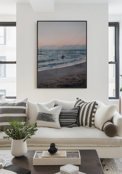 Surfer In Zee Bij Zonsondergang Pastelkleurige Lucht Schilderij