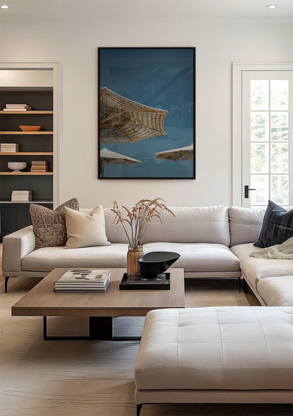 Geflochtene Strohschirme vor blauem Himmel Gemälde