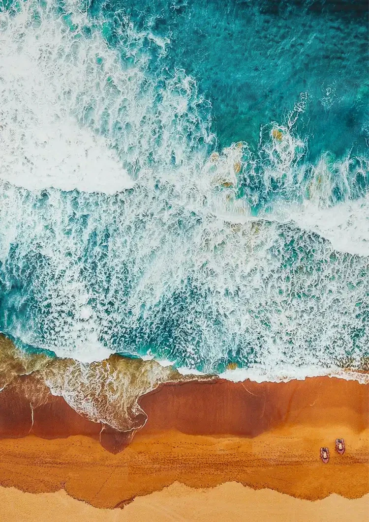 Turquoise Golven Op Goudbruin Strand Bovenaanzicht Schilderij