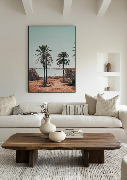 Zwei Palmen vor Pastellblauem Himmel Tropisches Sommergemälde