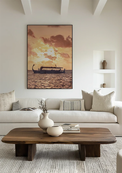 Boot Silhouette Goldener Sonnenuntergang Orangefarbener Wolkenhimmel Wasser Romantisches Gemälde