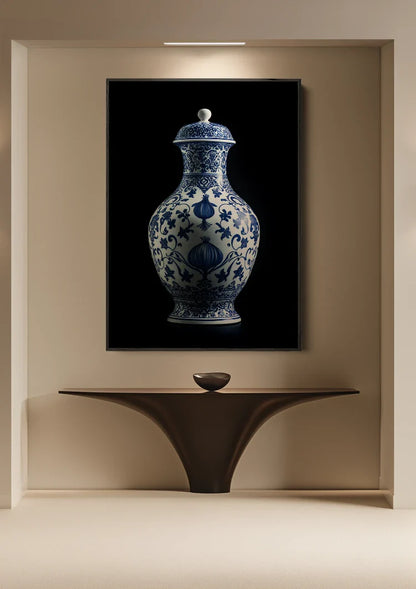 Delfts Blauwe Vaas met Bloemmotieven op Zwarte Achtergrond Schilderij