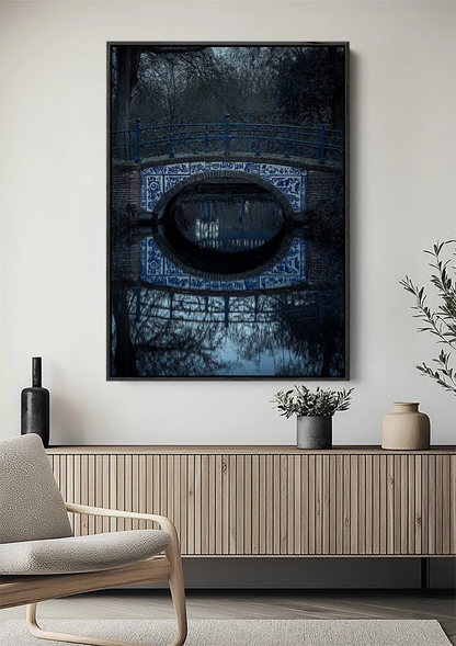 Dunkle Atmosphäre Grachtenbild mit Delfter blauer Brücke