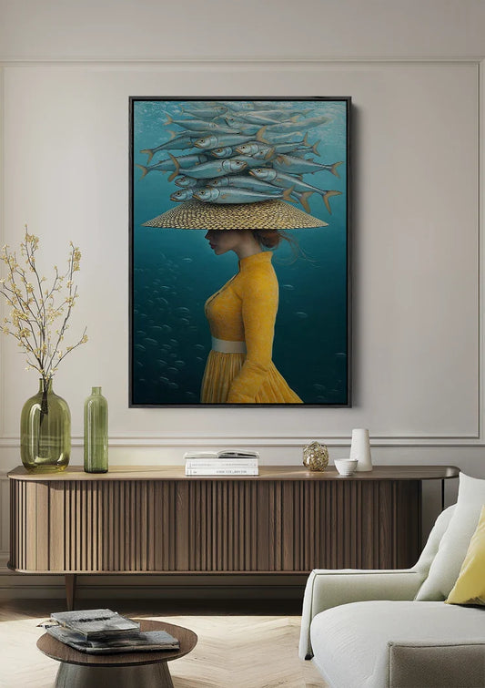 Vrouw in gele jurk canvas schilderij aan de muur boven het bed in de slaapkamer